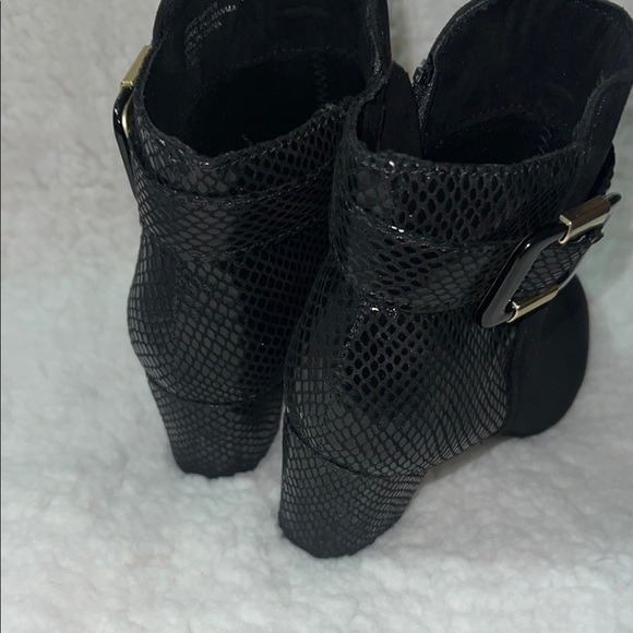 Karen Scott Black Heeled Boots with Sleek Silhouette - Picture 9 of 15